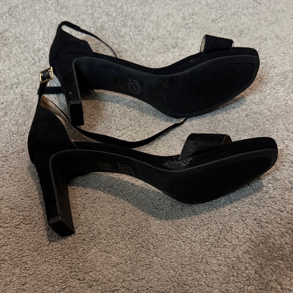 Chinese Laundry Black Heels - Picture 5 of 9